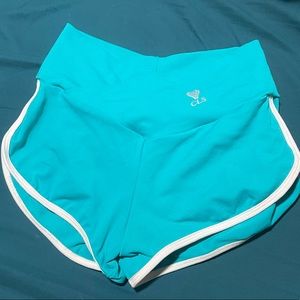 CLS v waist booty scrunch shorts medium